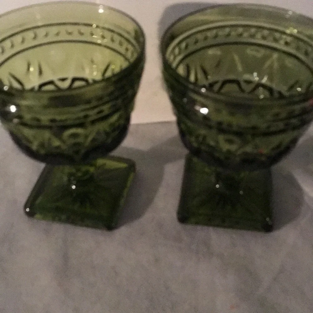 Vintage set of 2 avocado green Indiana glass thumbprint beverage/wine glasses - Picture 1 of 3